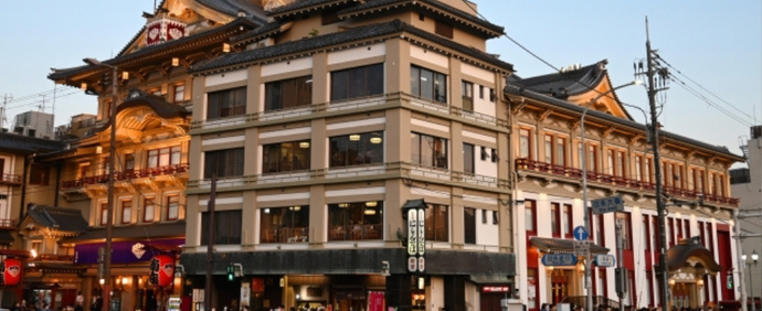 胡蝶蘭は格式ある式典やイベントにもおすすめ｜公演祝い・記念式典・施設開設編