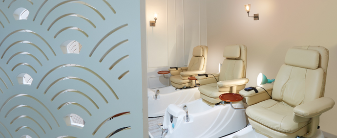 ネイルサロンの開店祝いに贈るなら？胡蝶蘭と観葉植物どちらが喜ばれるか